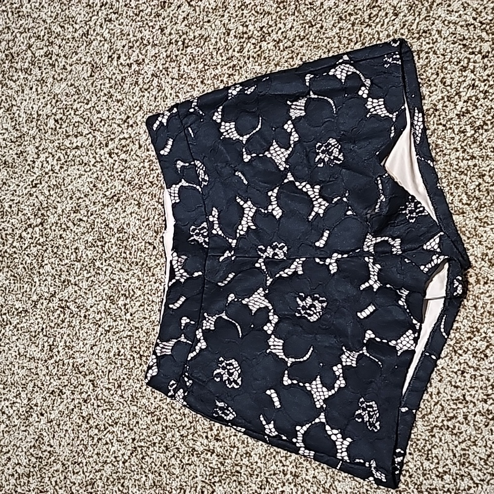 Express Lace Black Shorts | Size 0 | Great Condition| Hidden Side Zipper